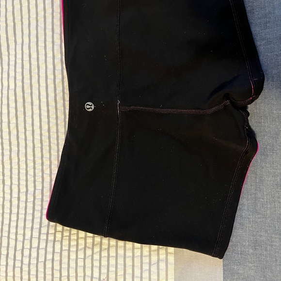 Lululemon short spandex shorts reversible - Picture 2 of 3